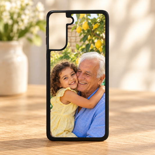 Cover Samsung S21 / S21 Plus / S21 Ultra / S21 FE – nuova ambientazione illustrativa con esempio di personalizzazione Manà Gadget