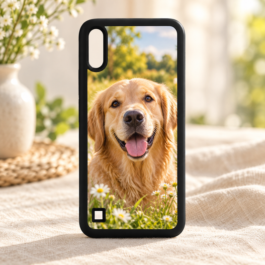 Cover Samsung A10E – nuova ambientazione illustrativa con esempio di personalizzazione Manà Gadget