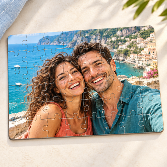 Puzzle personalizzato con coppia al mare — esempio illustrativo