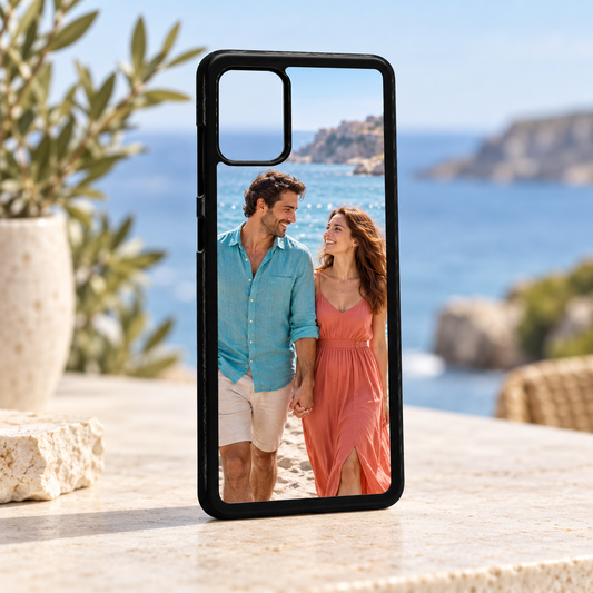Cover Samsung A52 / A52S – nuova ambientazione illustrativa con esempio di personalizzazione Manà Gadget
