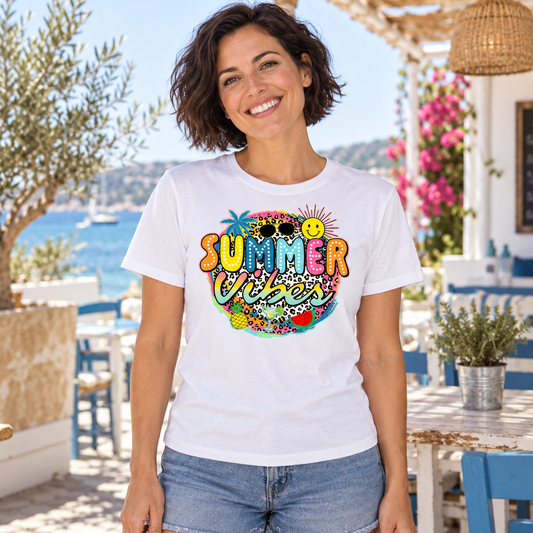 T-shirt ''Summer vibes'' – ambientazione illustrativa Manà Gadget