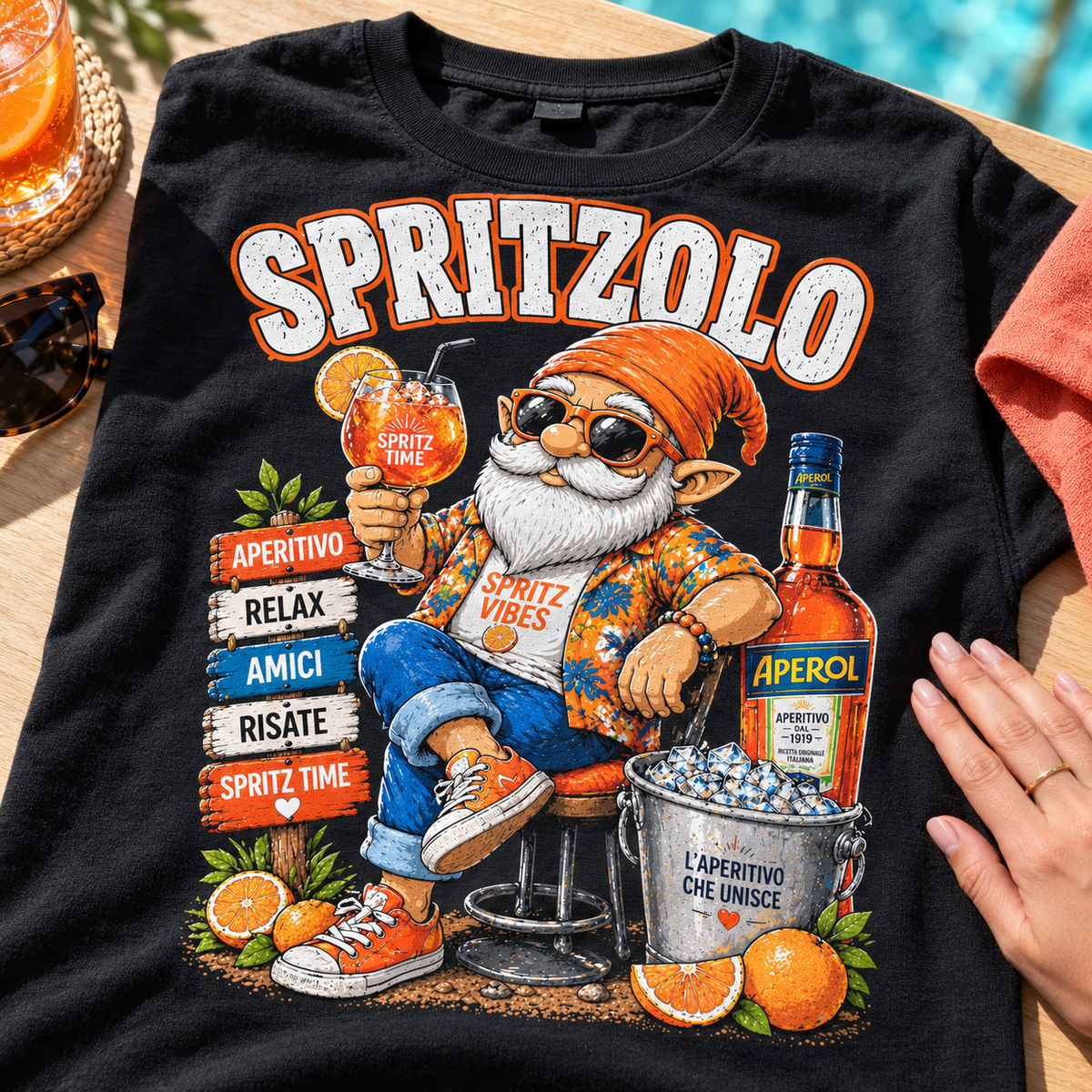 T-shirt “Spritzolo” – Stile, qualità e divertimento – nuova ambientazione illustrativa Manà Gadget